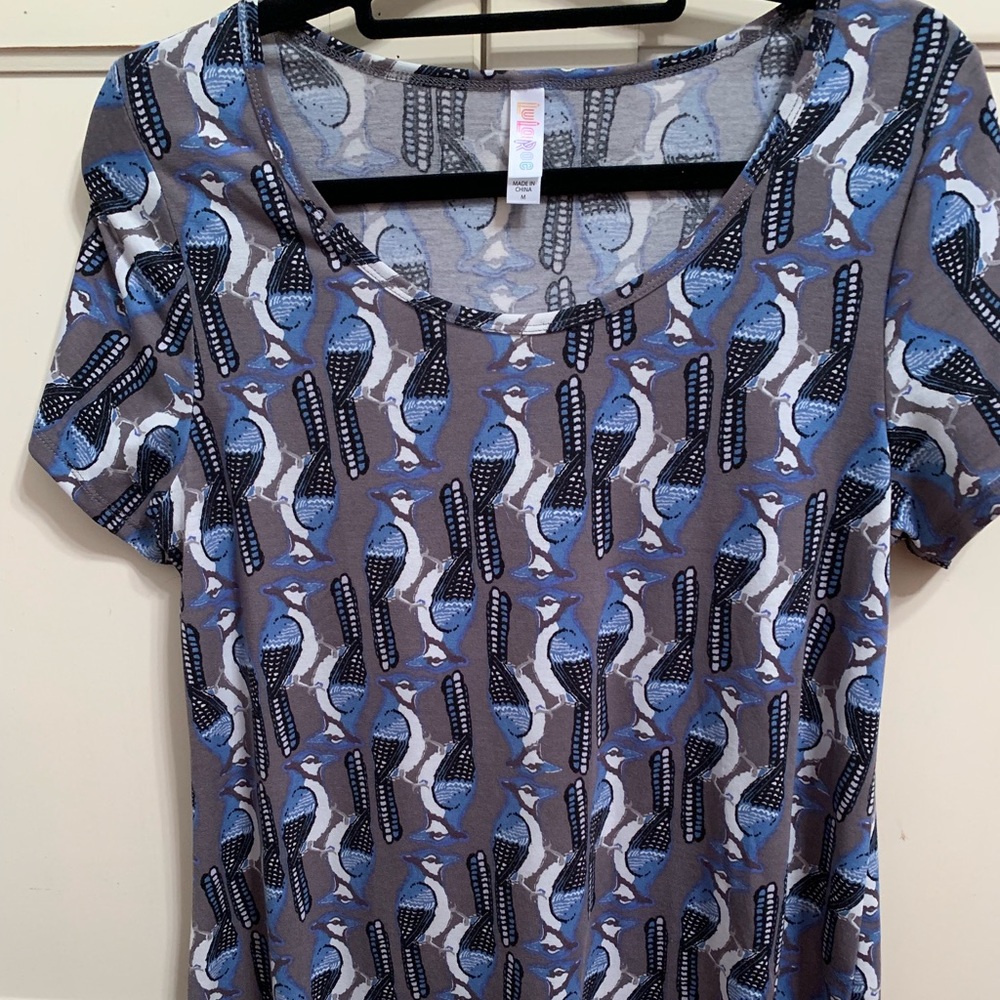 *LAST CHANCE*Lularoe rare print bluebird classic t
